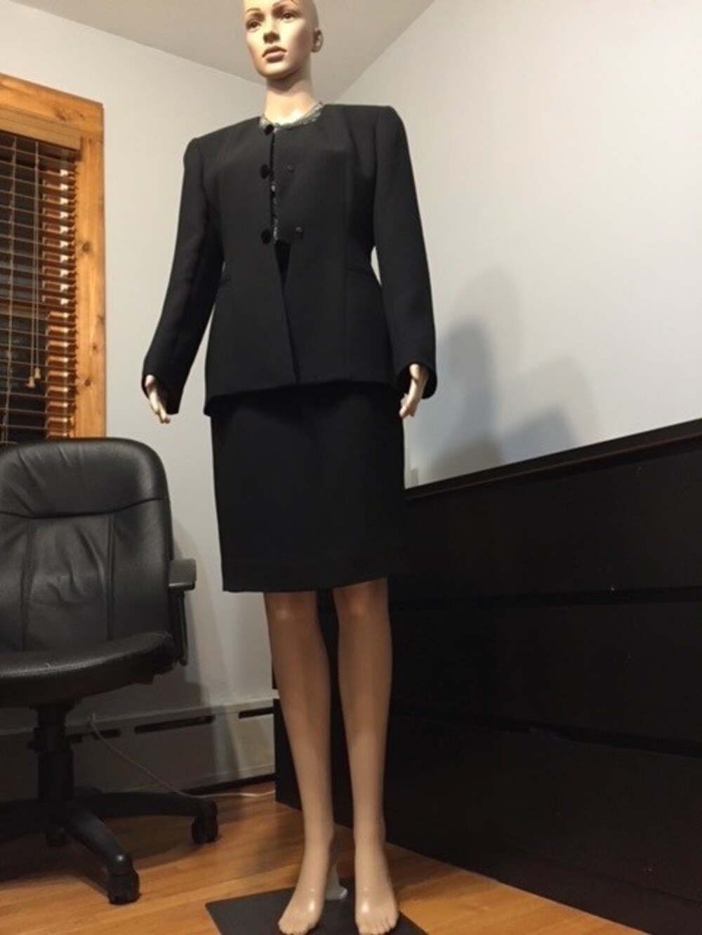 Classy woman black suite by Bicci, USA - 4
